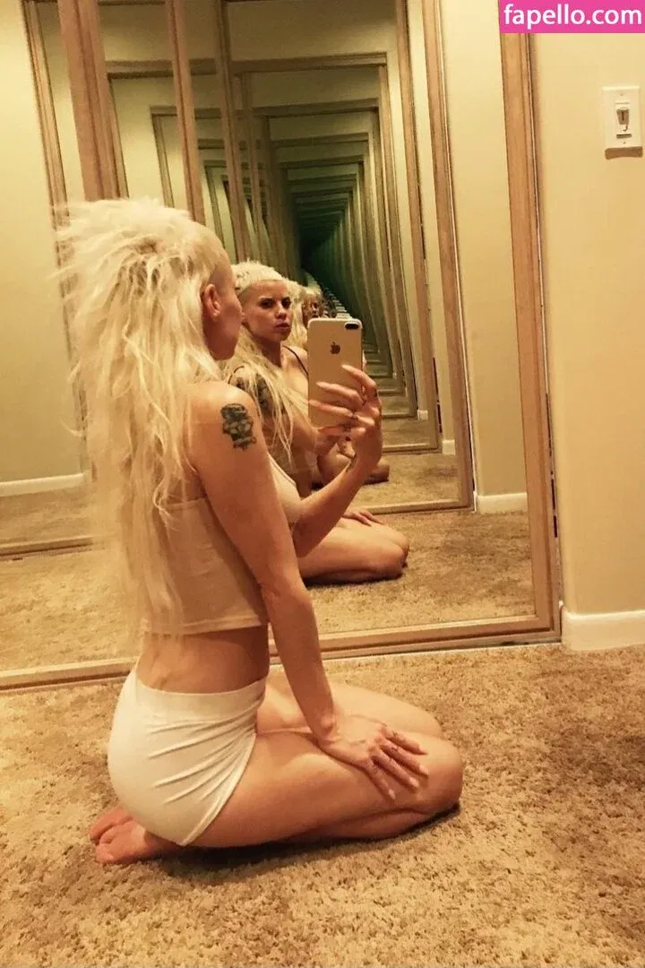 Yolandi Visser Onlyfans Photo Gallery 