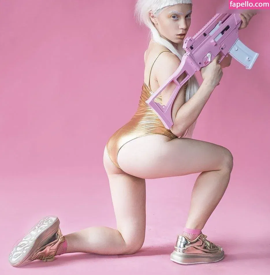 Yolandi Visser Onlyfans Photo Gallery 