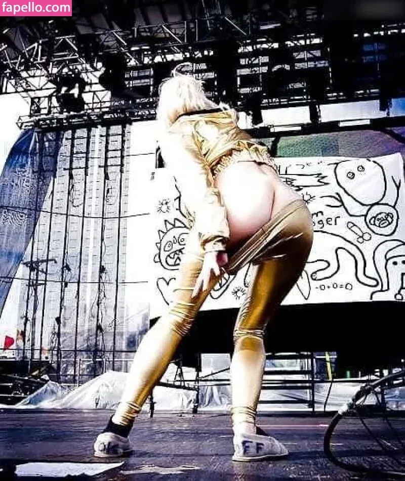 Yolandi Visser Onlyfans Photo Gallery 