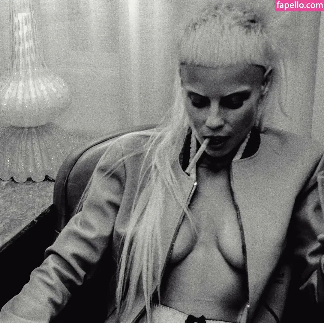 Yolandi Visser Onlyfans Photo Gallery 