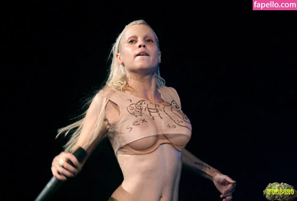 Yolandi Visser Onlyfans Photo Gallery 