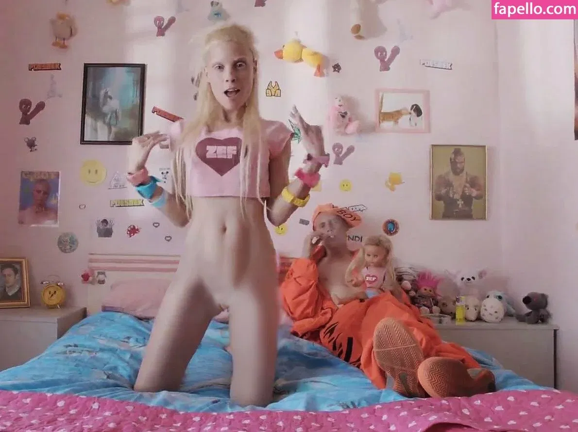 Yolandi Visser Onlyfans Photo Gallery 