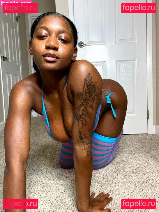 RossMeii Onlyfans Photo Gallery 