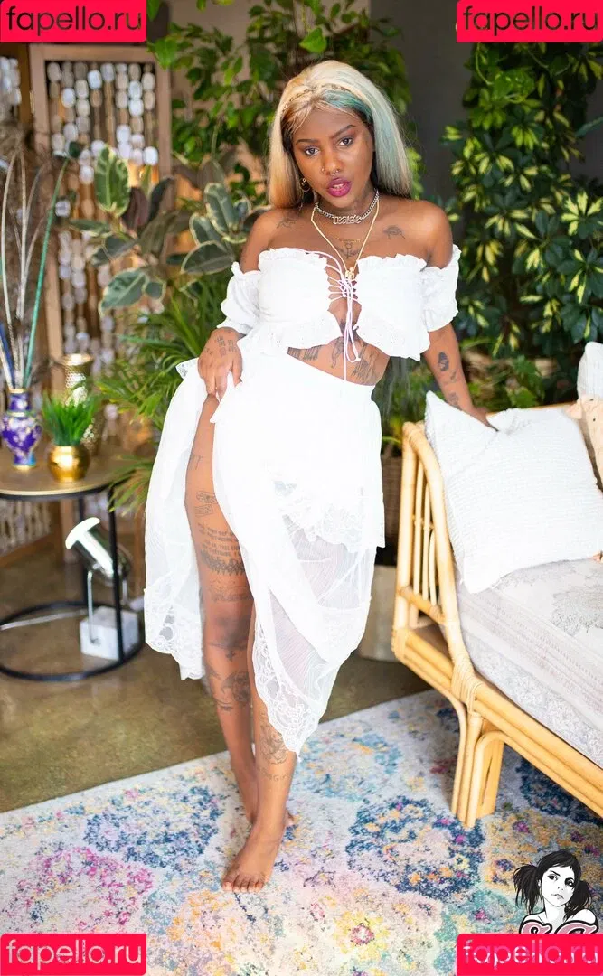 Daizy Cooper Onlyfans Photo Gallery 