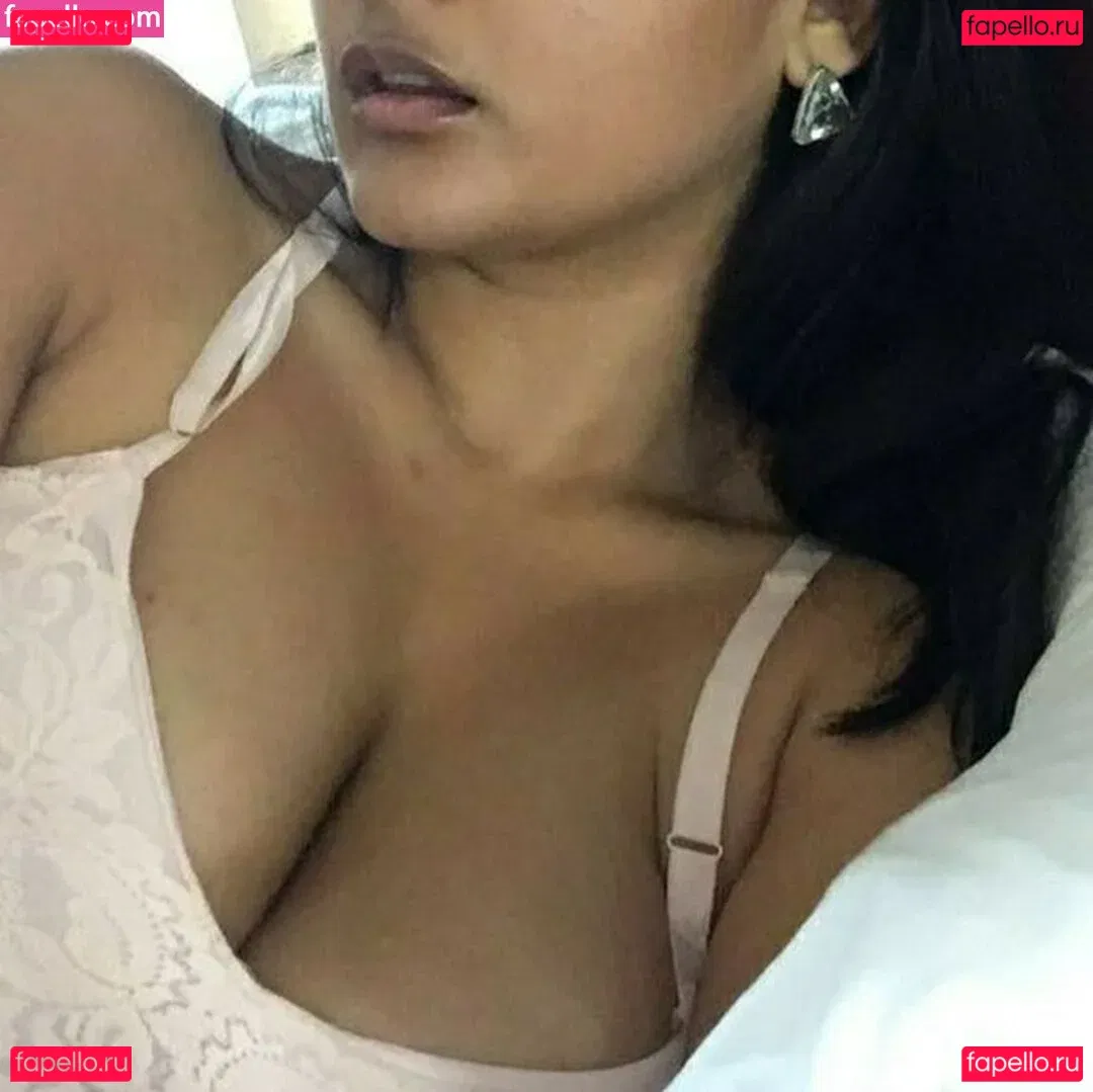 busty_priya_sangria Onlyfans Photo Gallery 