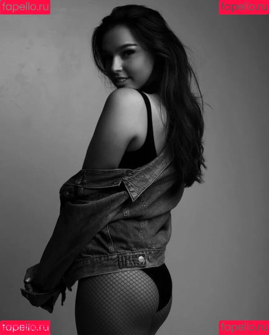 Lili Paul-Roncalli Onlyfans Photo Gallery 