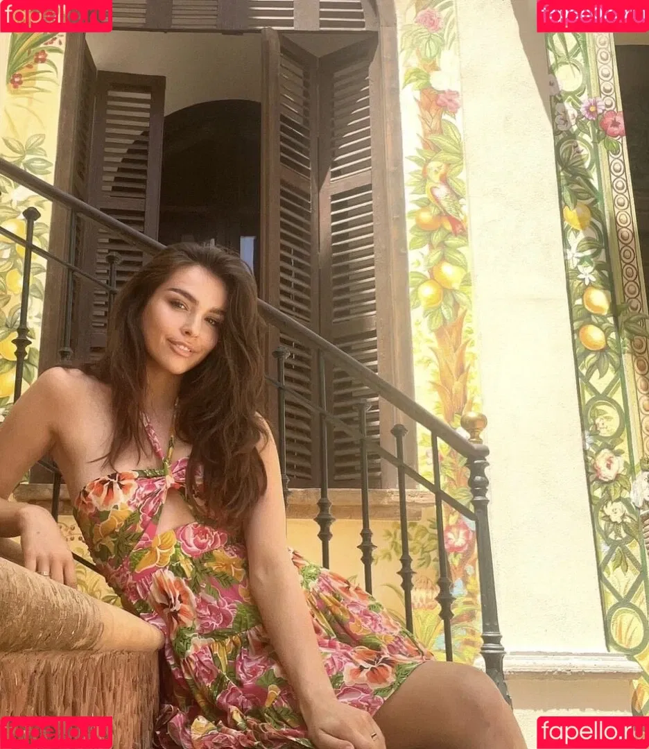 Lili Paul-Roncalli Onlyfans Photo Gallery 
