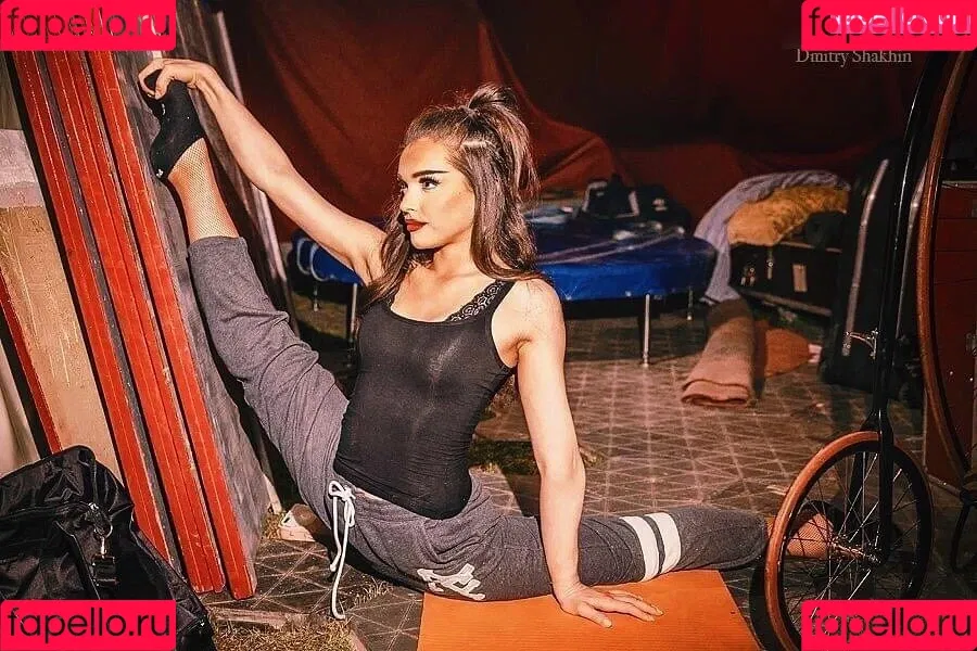 Lili Paul-Roncalli Onlyfans Photo Gallery 
