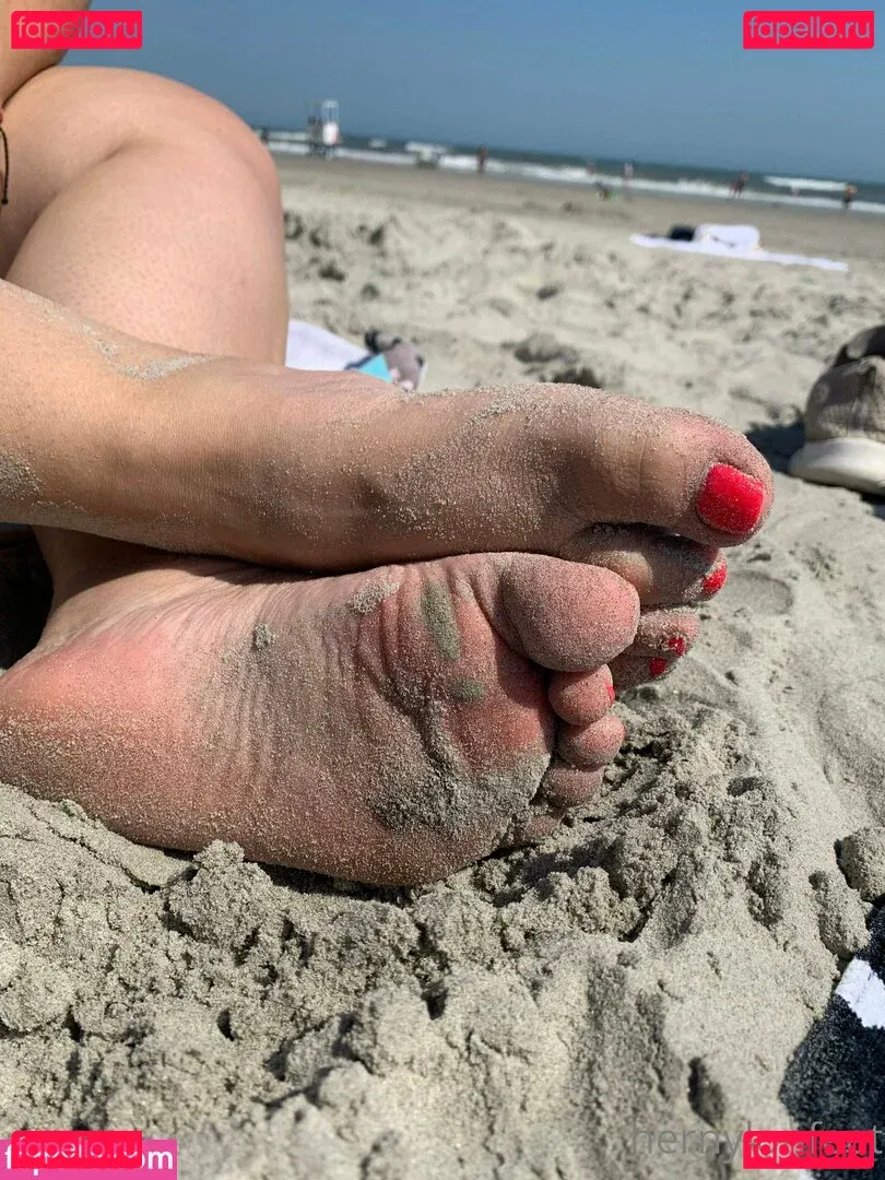 hernylonfeetfree Onlyfans Photo Gallery 