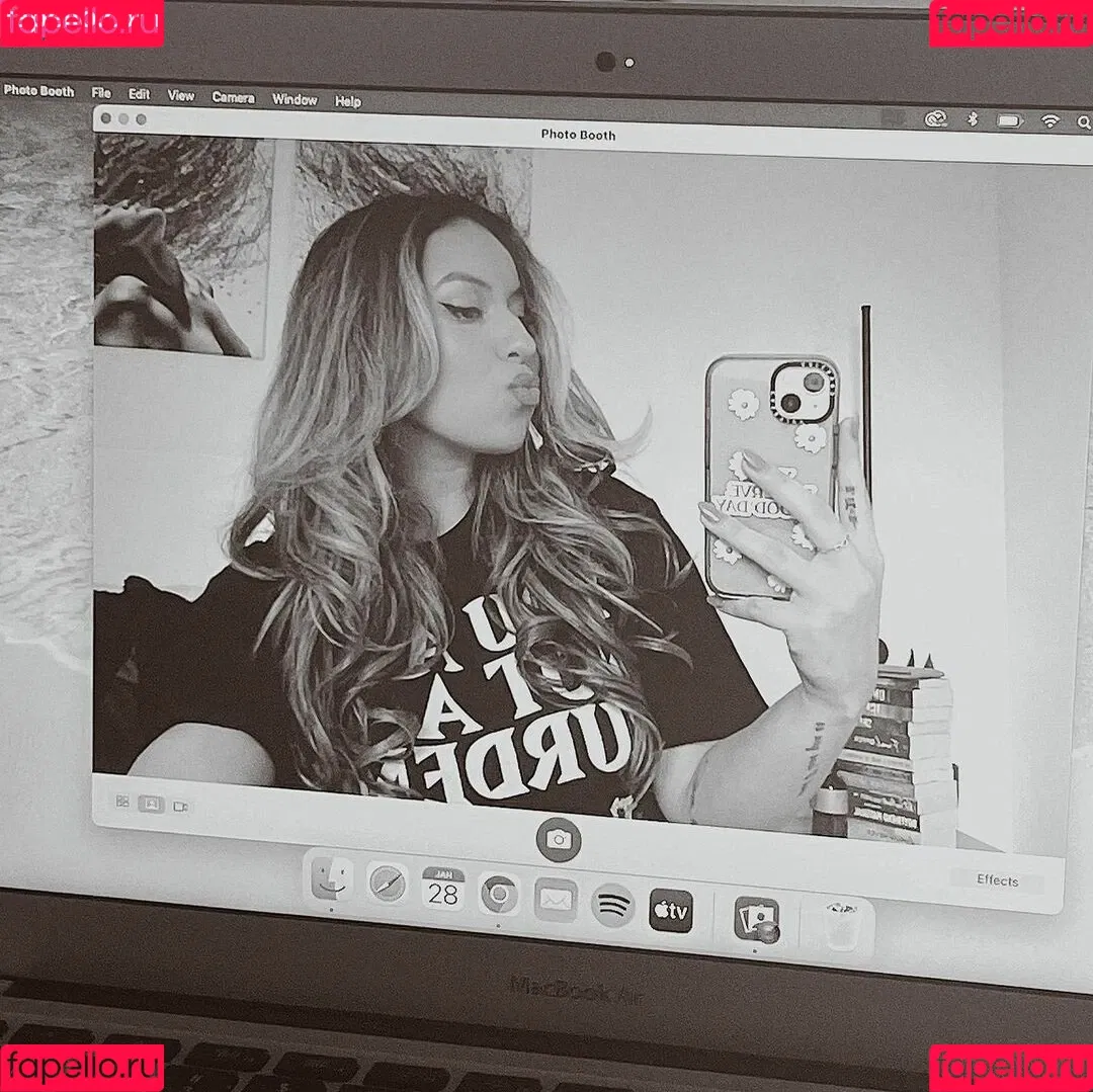 Larissa Cambusano Onlyfans Photo Gallery 