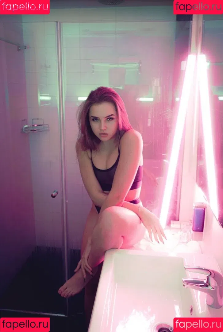Nikly Onlyfans Photo Gallery 