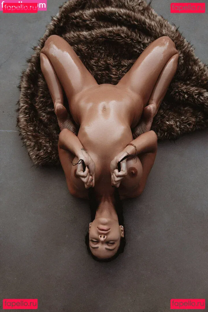 Vivian Kindle Onlyfans Photo Gallery 