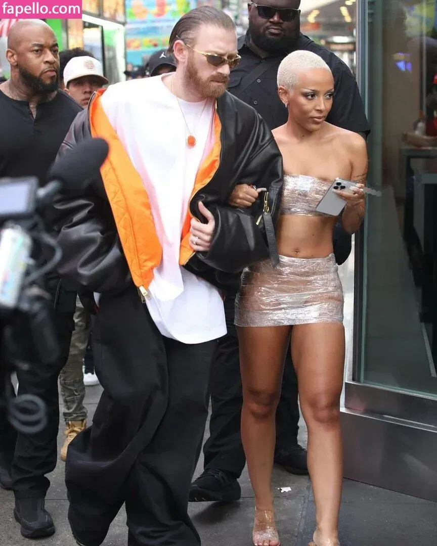 Doja Cat Onlyfans Photo Gallery 