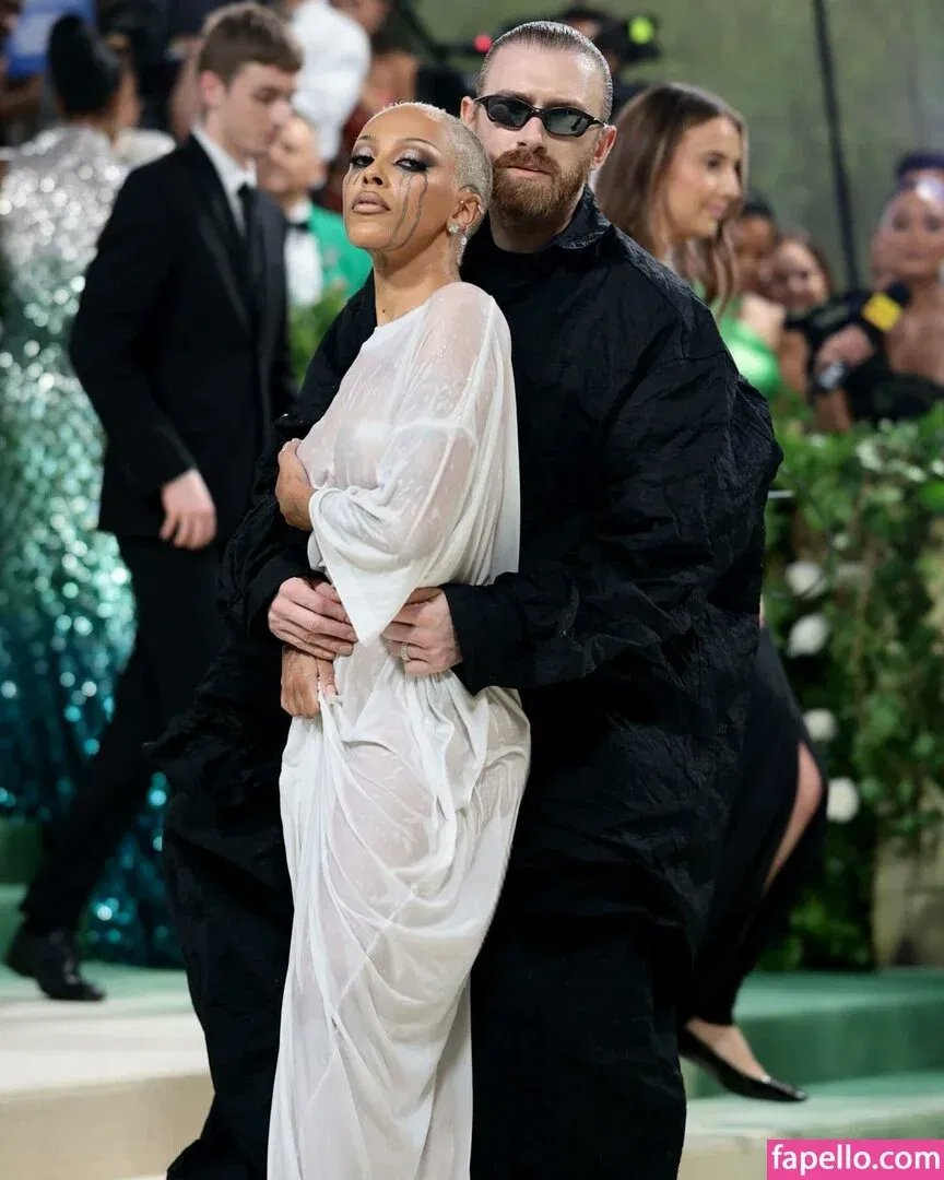 Doja Cat Onlyfans Photo Gallery 