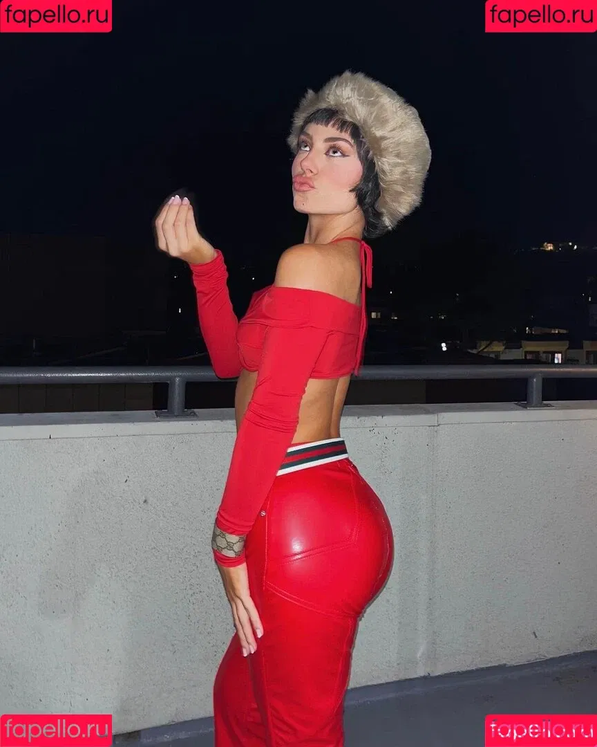 Caitlin Carmichael Onlyfans Photo Gallery 