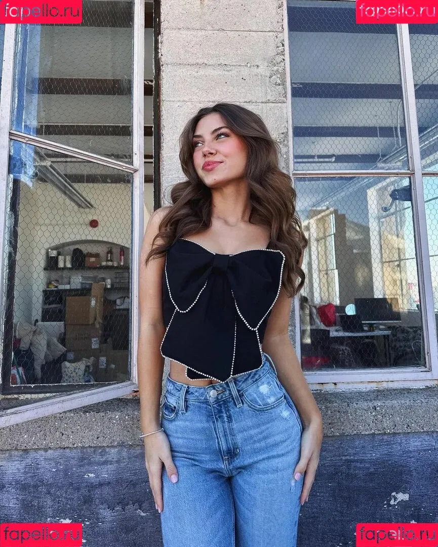 Caitlin Carmichael Onlyfans Photo Gallery 