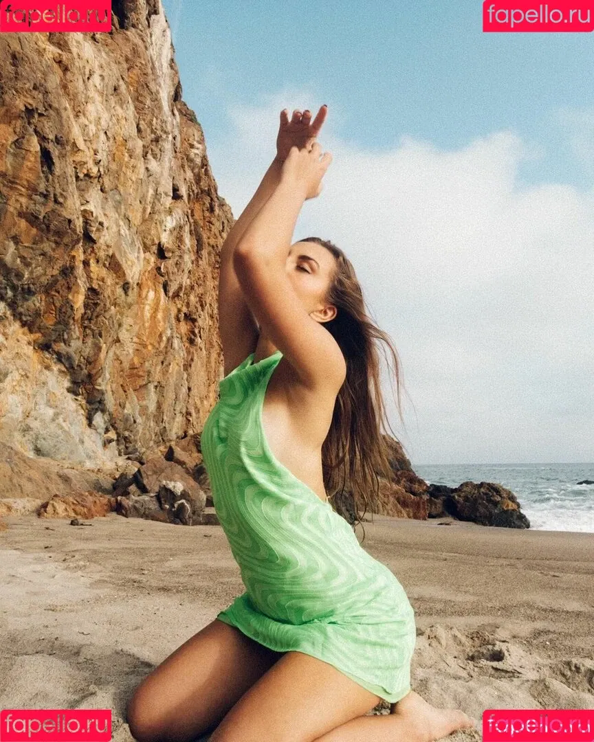 Caitlin Carmichael Onlyfans Photo Gallery 