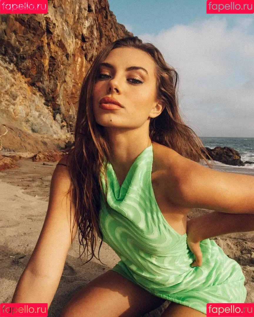 Caitlin Carmichael Onlyfans Photo Gallery 