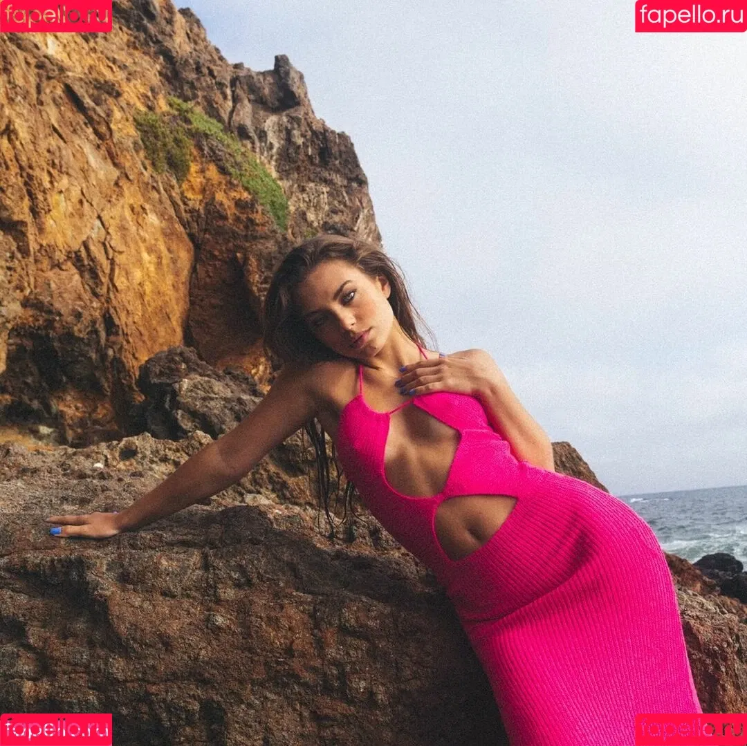Caitlin Carmichael Onlyfans Photo Gallery 