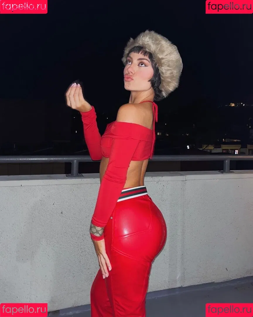 Caitlin Carmichael Onlyfans Photo Gallery 