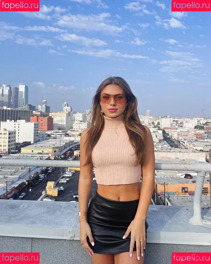 Caitlin Carmichael Onlyfans Photo Gallery 