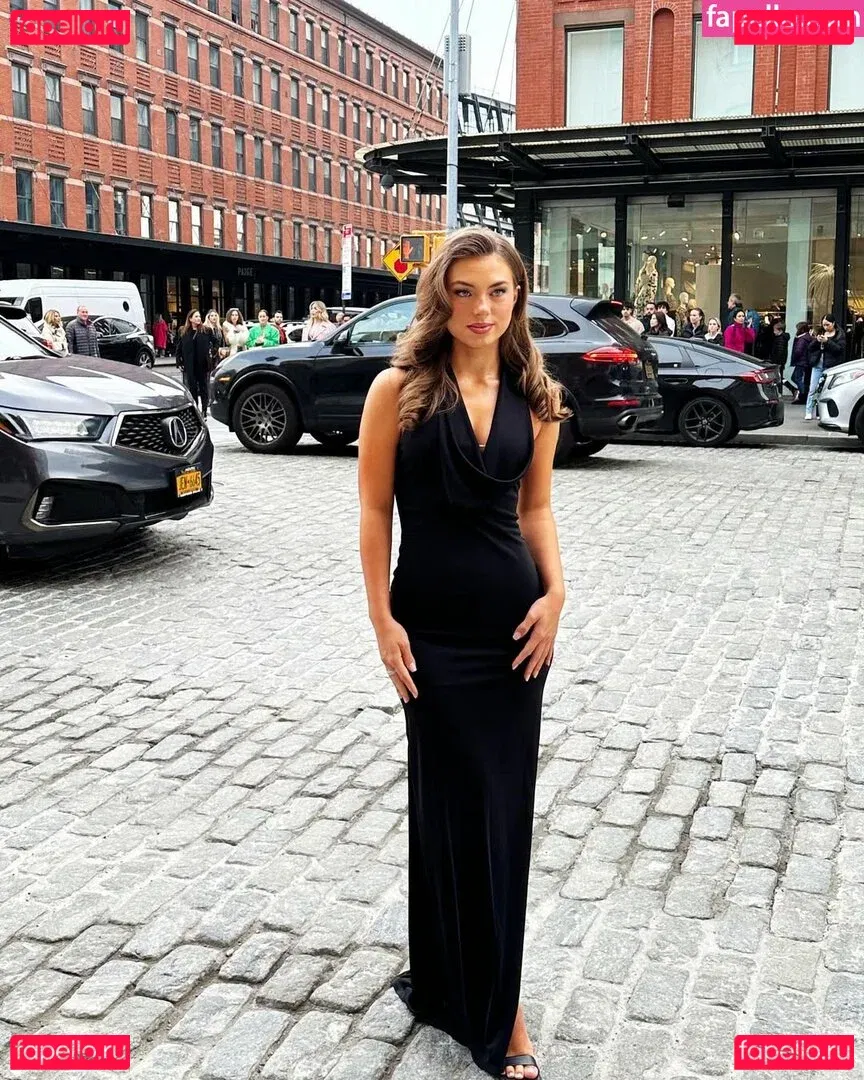 Caitlin Carmichael Onlyfans Photo Gallery 