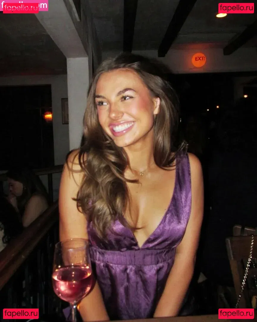 Caitlin Carmichael Onlyfans Photo Gallery 