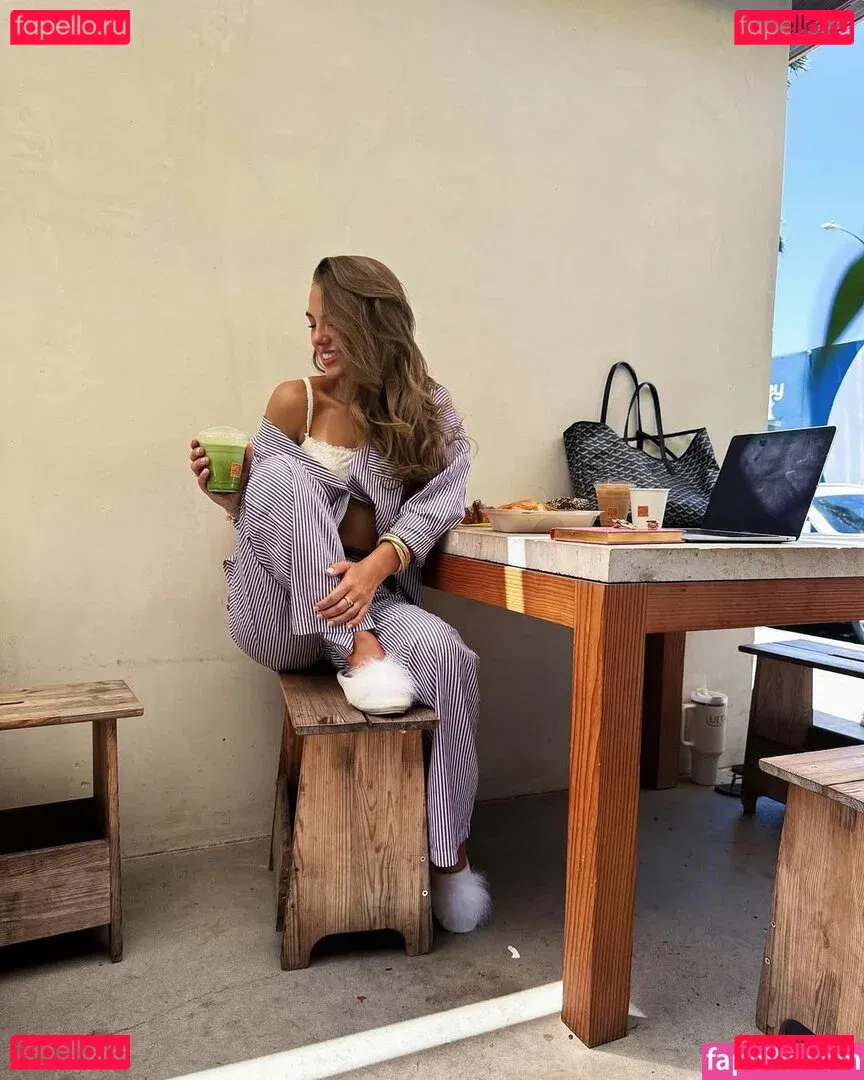 Caitlin Carmichael Onlyfans Photo Gallery 