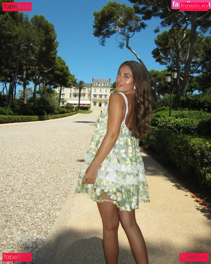 Caitlin Carmichael Onlyfans Photo Gallery 