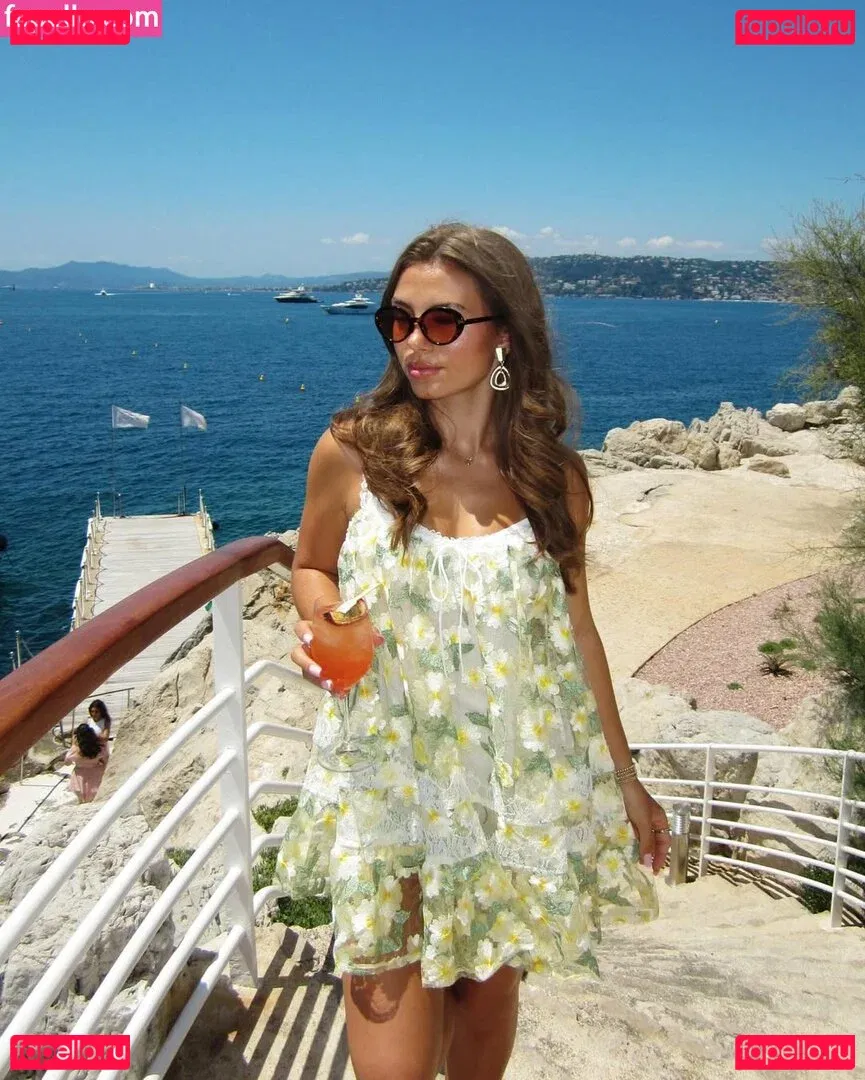 Caitlin Carmichael Onlyfans Photo Gallery 