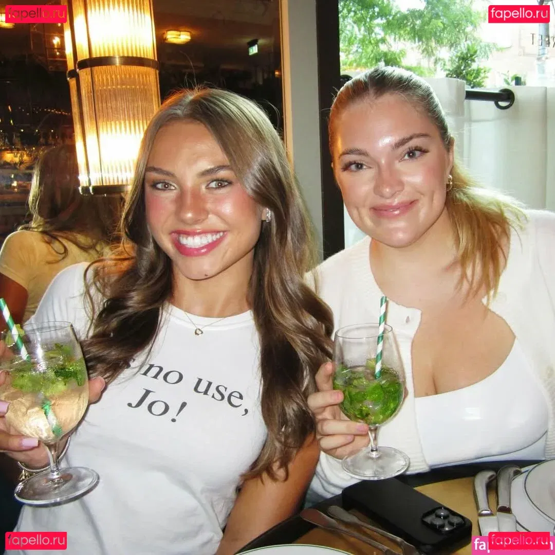 Caitlin Carmichael Onlyfans Photo Gallery 