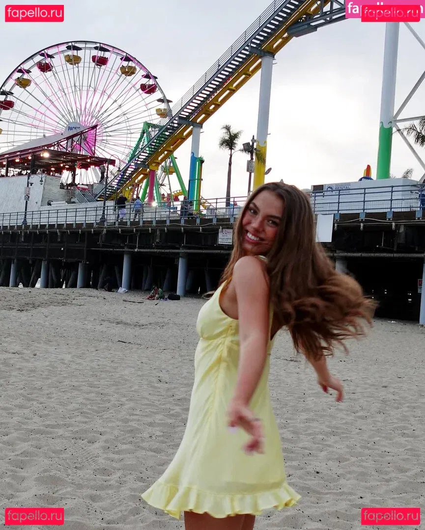 Caitlin Carmichael Onlyfans Photo Gallery 