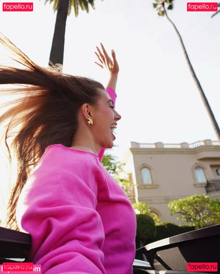 Caitlin Carmichael Onlyfans Photo Gallery 