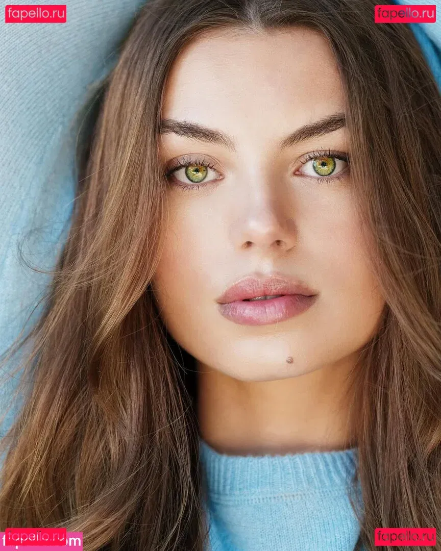 Caitlin Carmichael Onlyfans Photo Gallery 