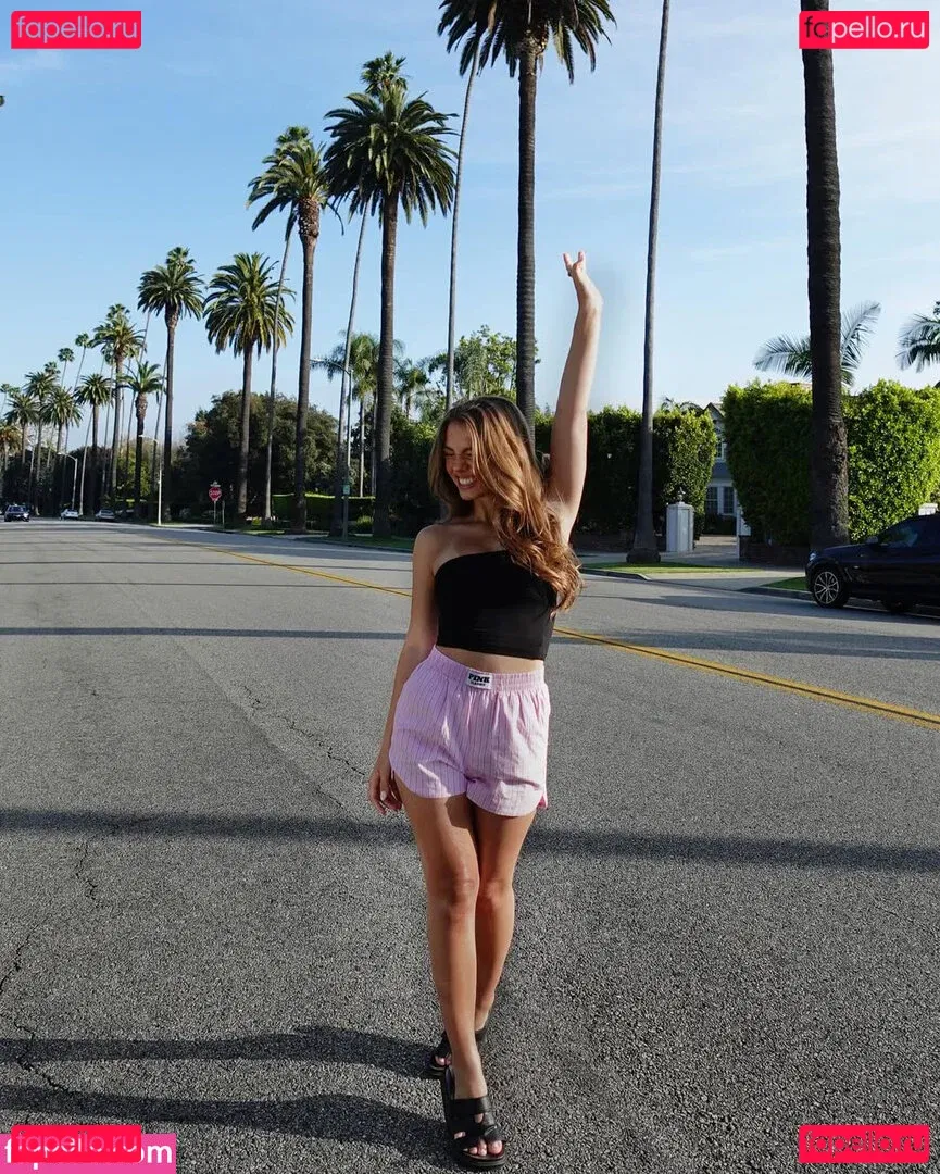 Caitlin Carmichael Onlyfans Photo Gallery 