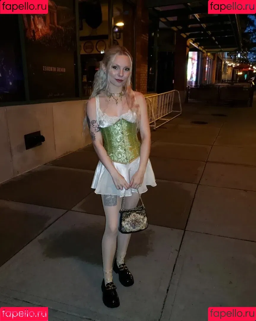 Averi Roselyn Onlyfans Photo Gallery 