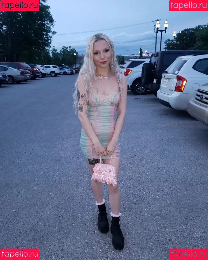 Averi Roselyn Onlyfans Photo Gallery 