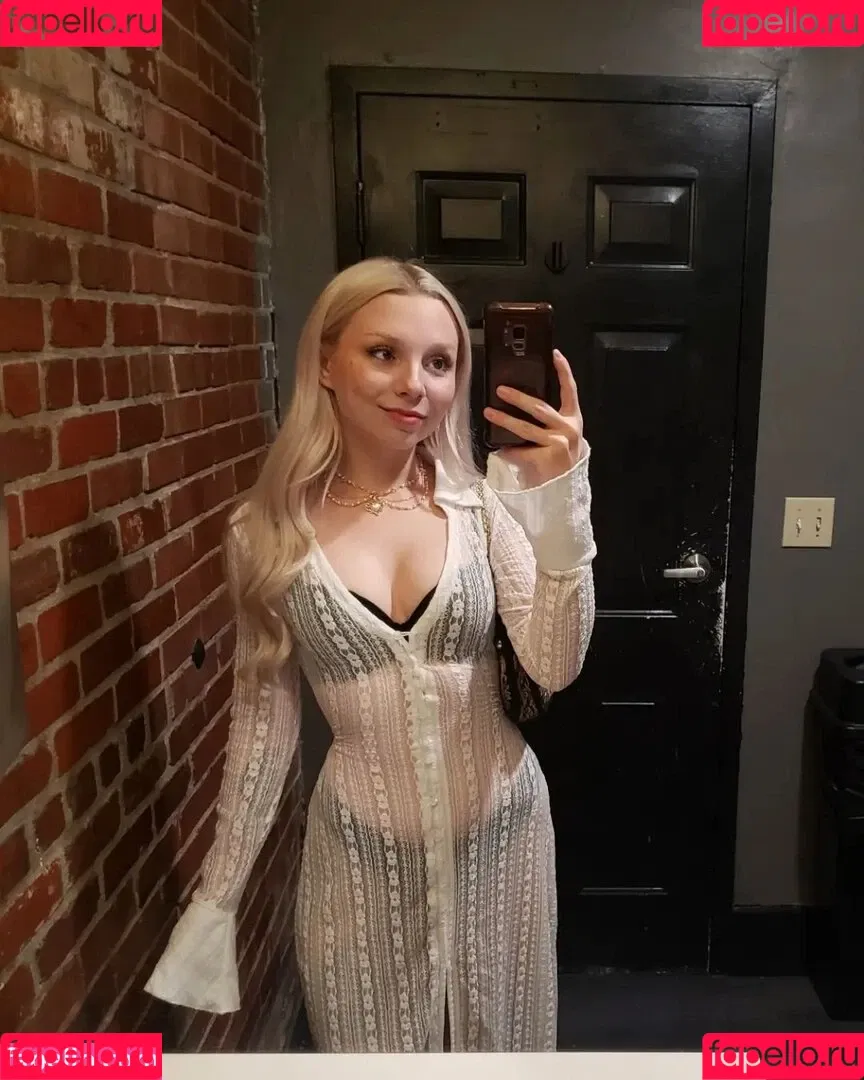Averi Roselyn Onlyfans Photo Gallery 
