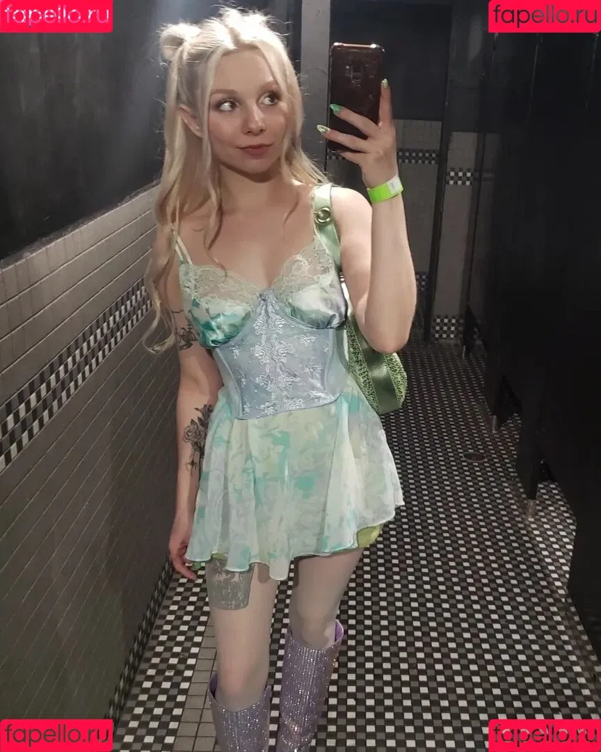 Averi Roselyn Onlyfans Photo Gallery 