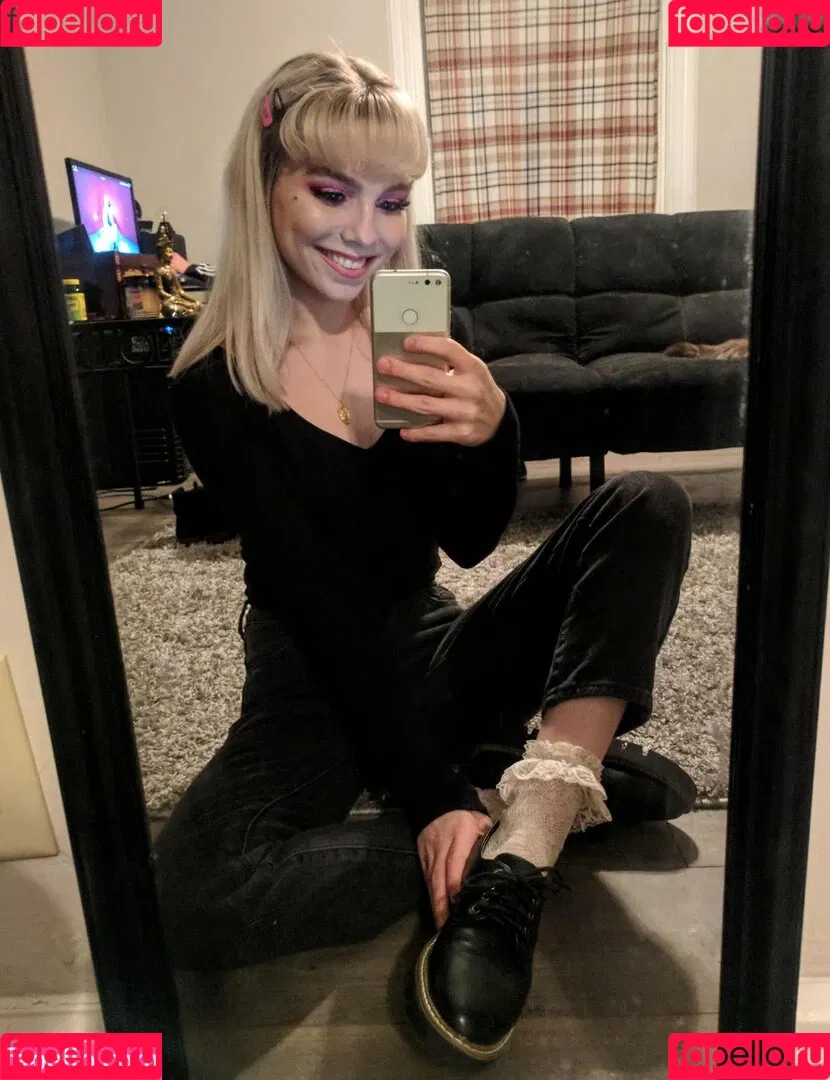 Averi Roselyn Onlyfans Photo Gallery 