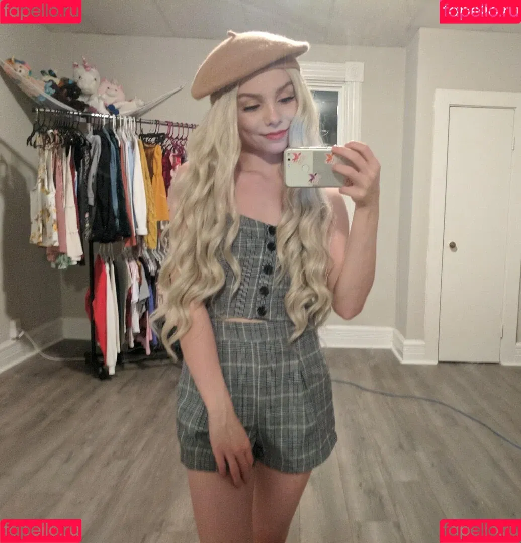 Averi Roselyn Onlyfans Photo Gallery 