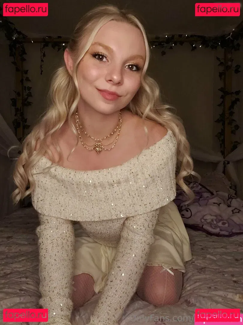 Averi Roselyn Onlyfans Photo Gallery 