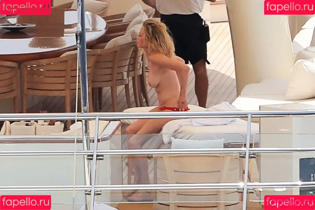 Melanie Griffith Onlyfans Photo Gallery 