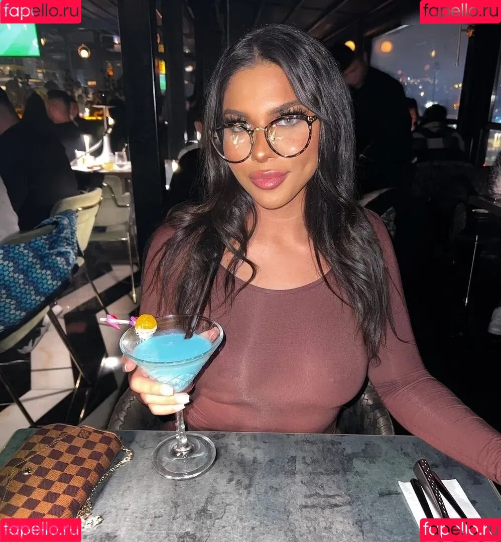 Elvana Vita Onlyfans Photo Gallery 
