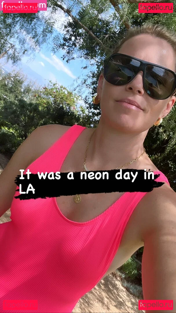 Elizabeth Banks Onlyfans Photo Gallery 