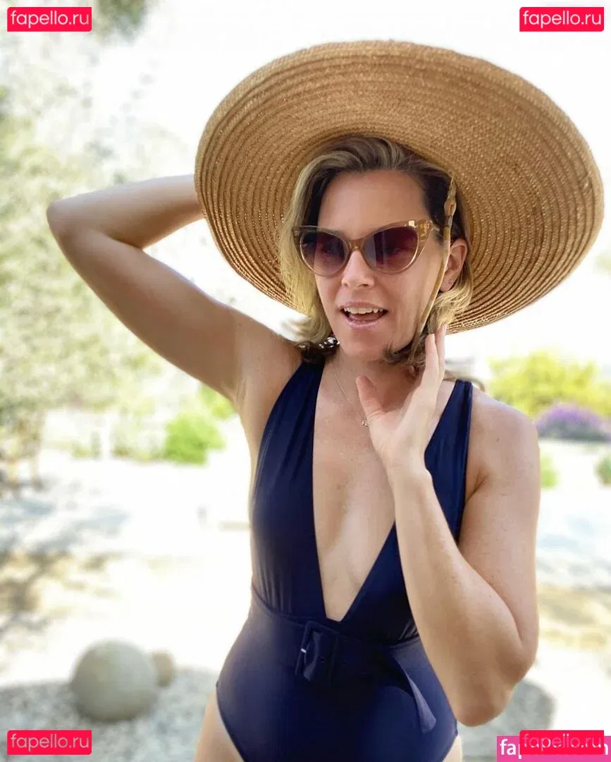 Elizabeth Banks Onlyfans Photo Gallery 