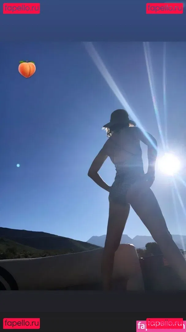 Elizabeth Banks Onlyfans Photo Gallery 