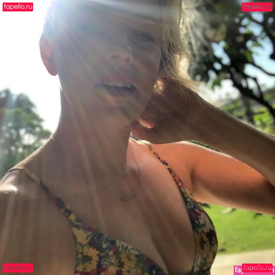 Elizabeth Banks Onlyfans Photo Gallery 