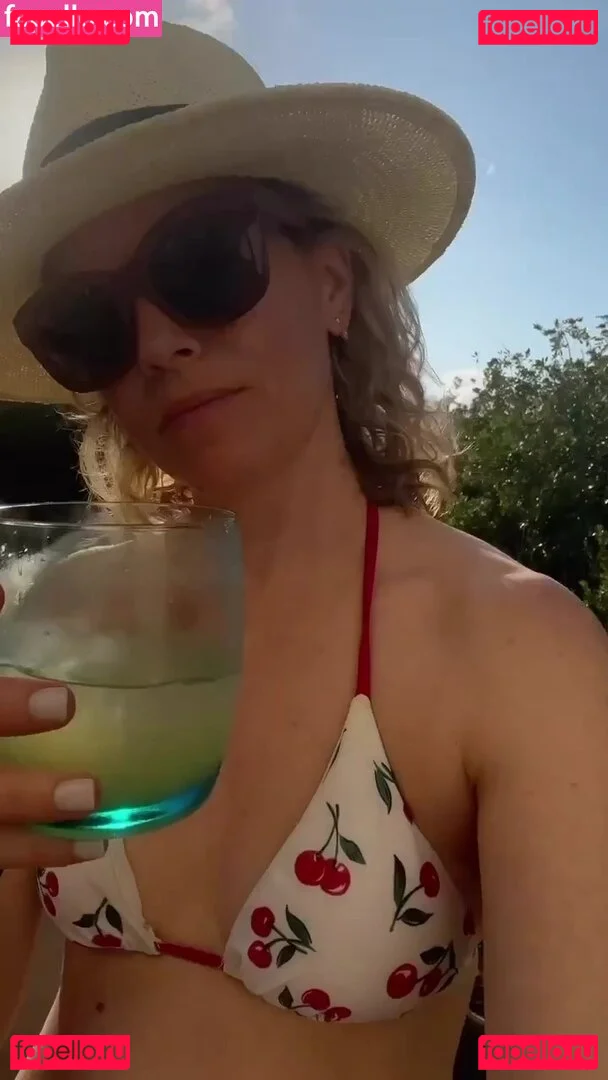 Elizabeth Banks Onlyfans Photo Gallery 