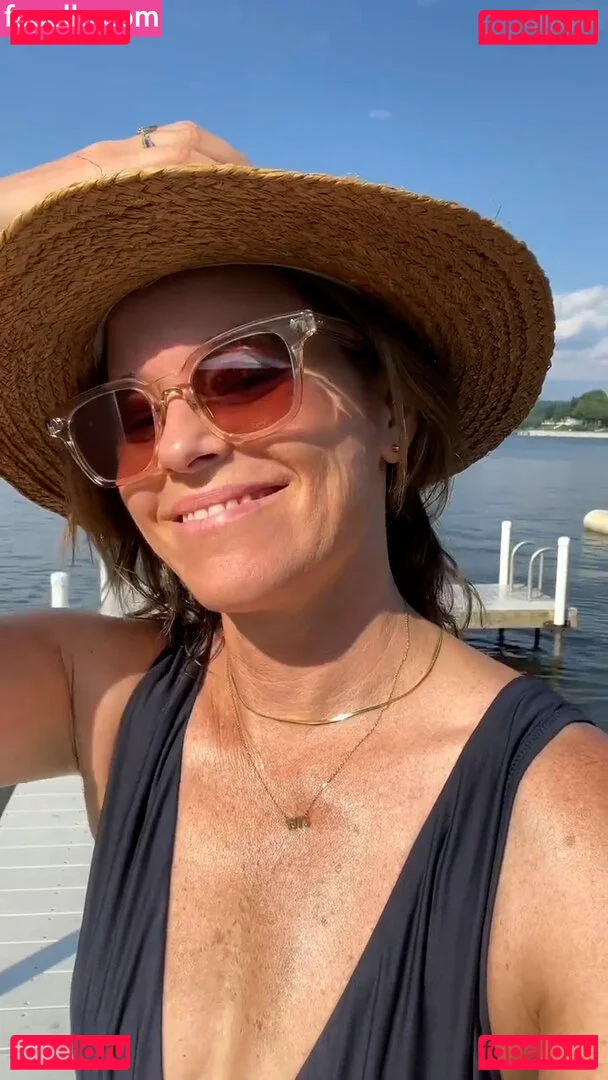 Elizabeth Banks Onlyfans Photo Gallery 